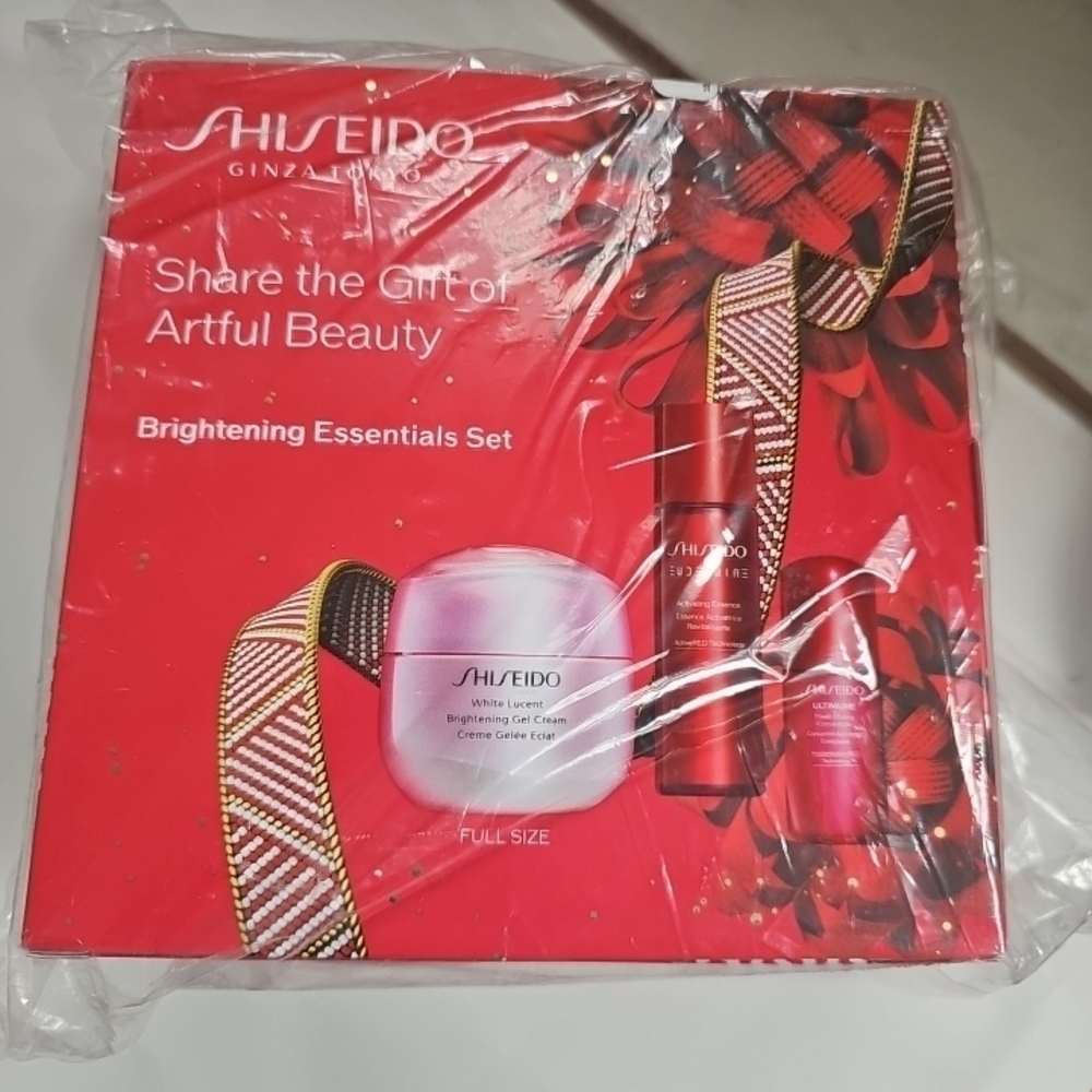 NWT Shiseido Future Solution LX Brightening Essentials Skincare Gift Set.